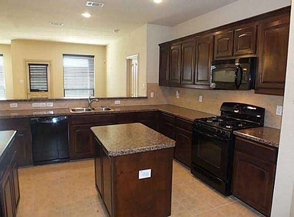 4th image of 3044 Hidden Valley Dr