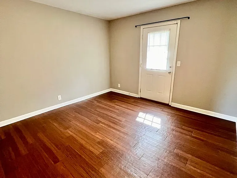 187 Briggs Ave — Photo 13
