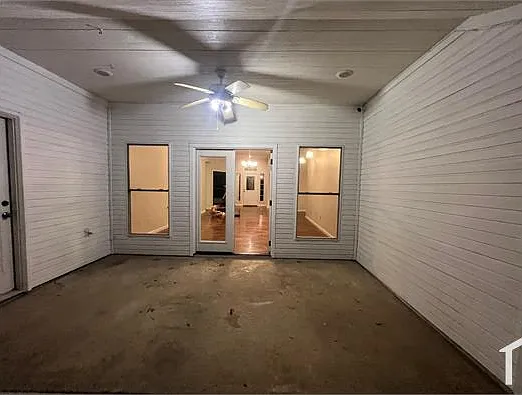 1008 Charter Oak St — Photo 9
