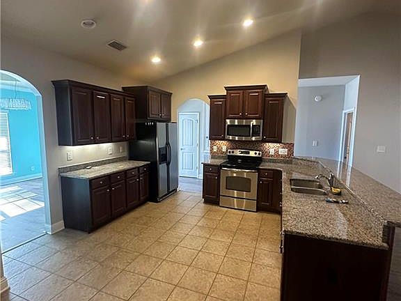 3rd image of 4198 Saddlewood Court