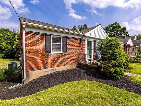 2nd image of 4894 Oaklawn Dr