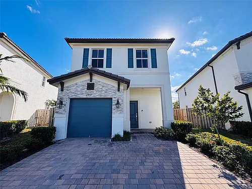 2437 NW 131st Cir #2437 Photo 1