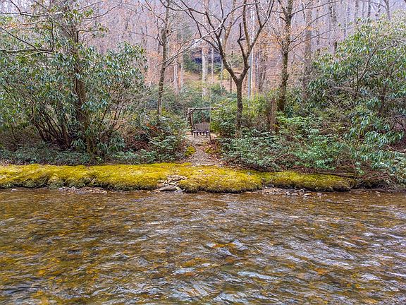 3rd image of 775 Tate Cove Rd