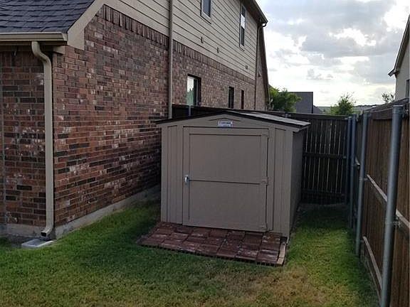4th image of 416 Lovelock Dr