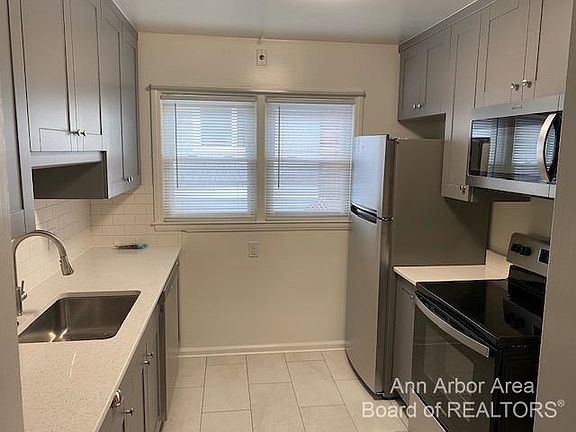 3rd image of 1519 Abbott Ave #1521