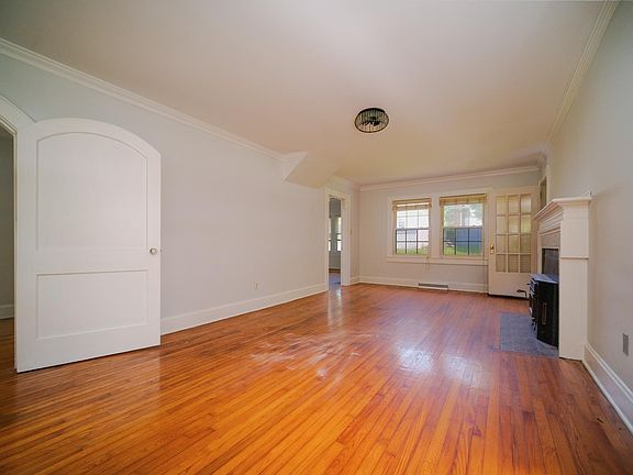 4th image of 308 W Washington Ave