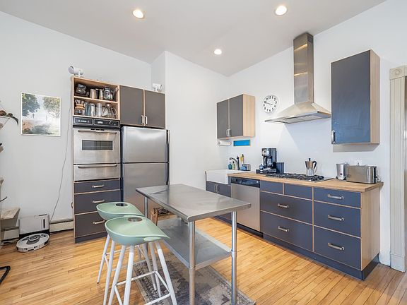 2nd image of 225 Pine St #3