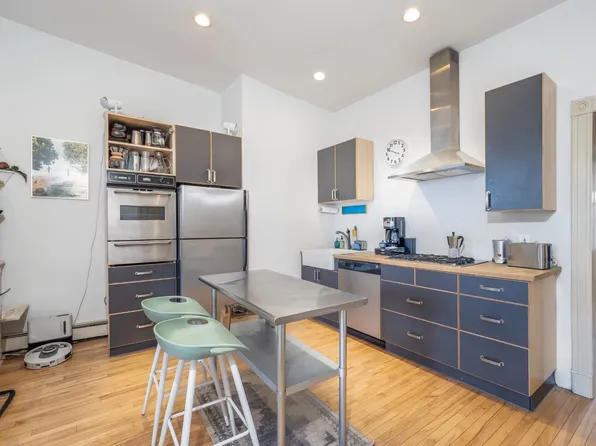 225 Pine Street image 2 of 11