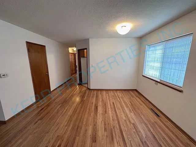 Charming 2-Bed Oasis with 1,111 Sq Ft of Comfort in Vibrant SE Portland! — Photo 4