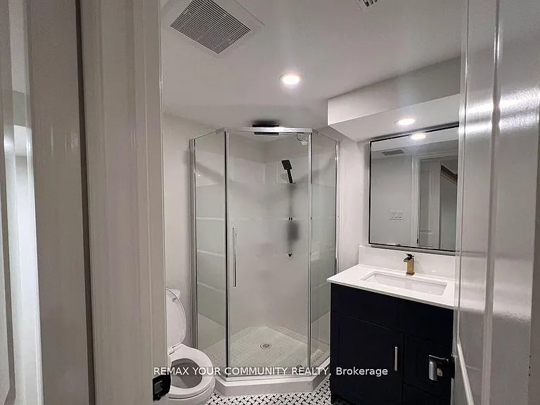 16 Robertsfield Cres — Photo 12