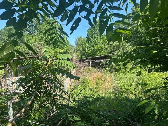 4th image of 1358 Sullivan Rd