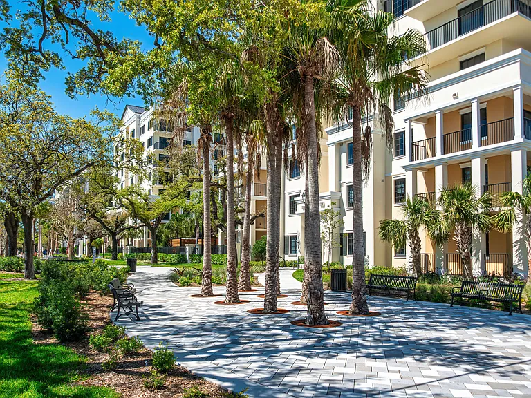 Manor Riverside — Photo 12