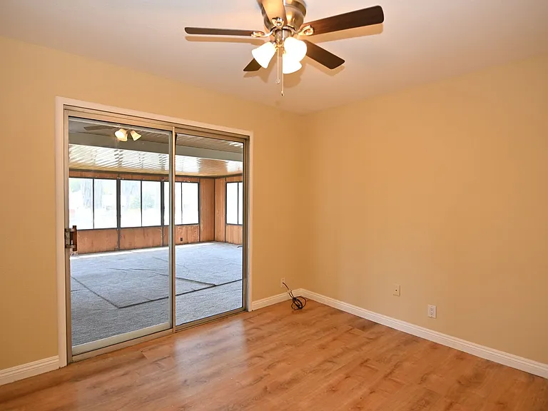 398 Roan St — Photo 5