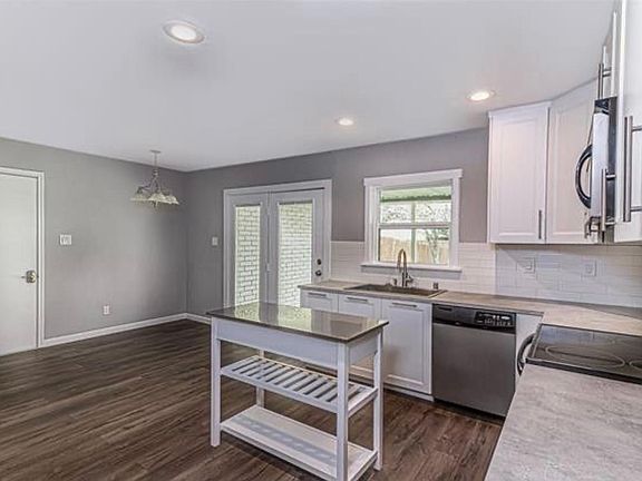 4th image of 506 Woodhurst Dr