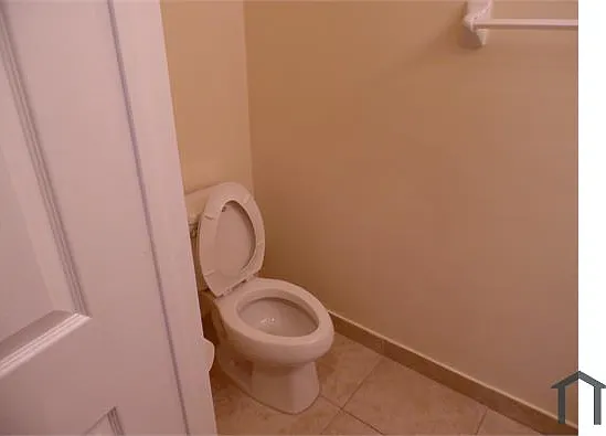 3 bed, 1325 sqft, $2,200 — Photo 3
