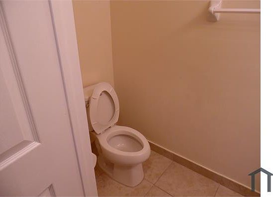 3rd image of 142 SE 28th Ter Unit 12