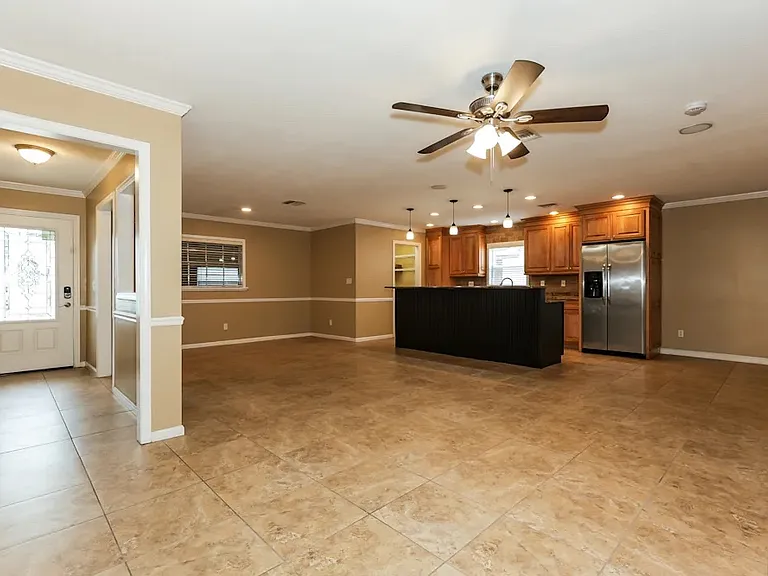 2015 W Jorome Dr — Photo 2