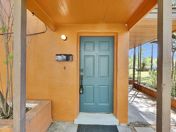 2nd image of 3811 Maplewood Ave #B