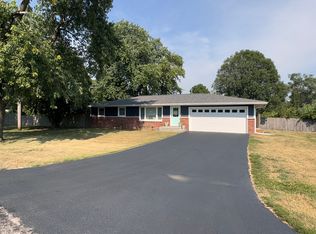 102 S Apple St, White Heath, IL 61884