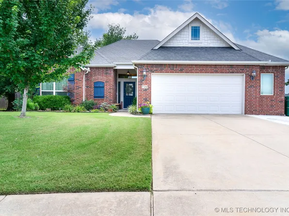 736 W 40th Pl, Sand Springs, OK 74063