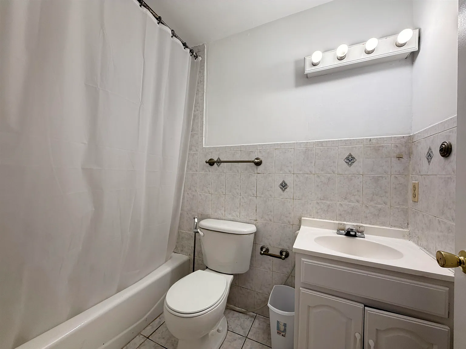 3 bed, 2.0 bath, $3,000 — Photo 3