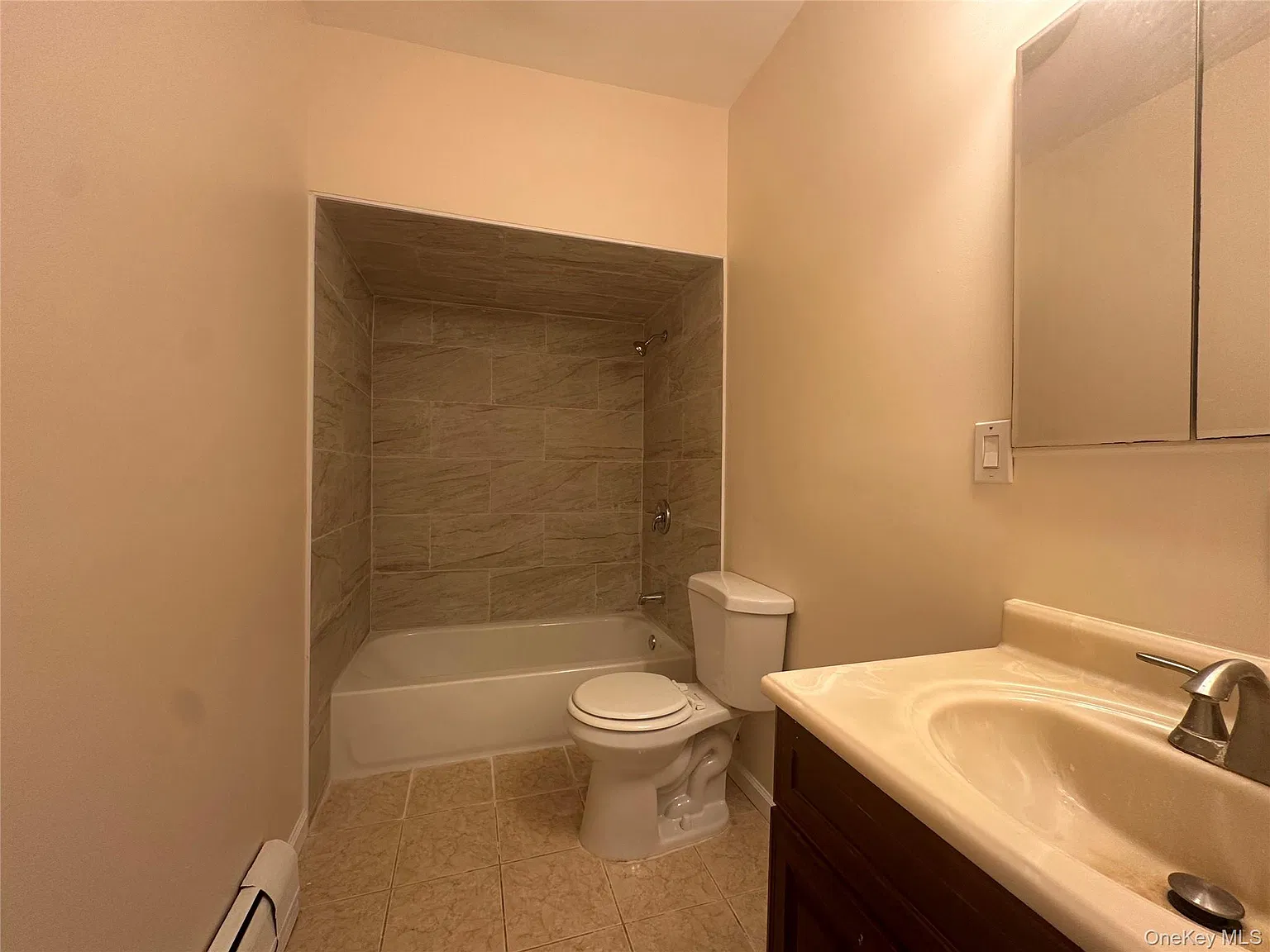 3 bed, 1.5 bath, 1040 sqft, $2,600 — Photo 4