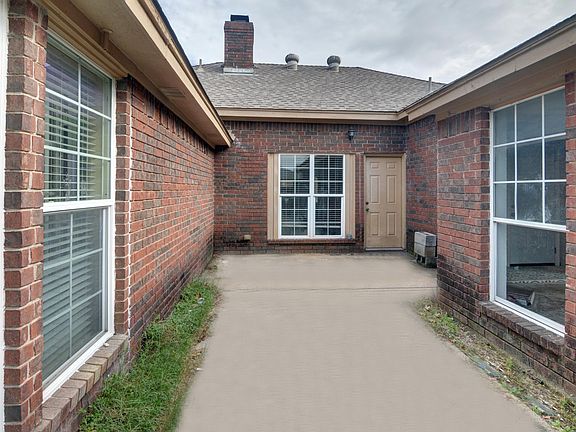 4th image of 1407 Chapman Dr