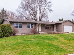 871 Pleasant Ave, Zumbrota, MN 55992