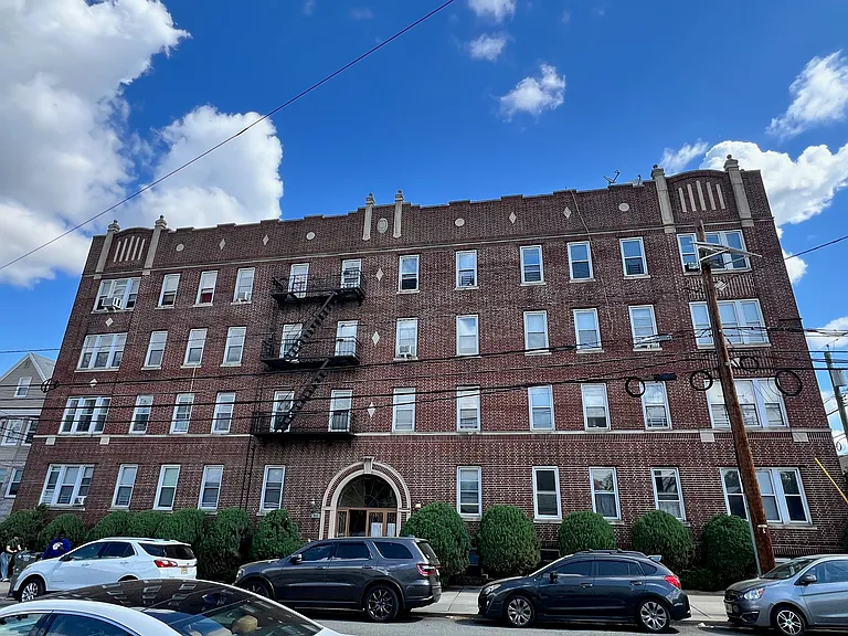 783 Kennedy Blvd — Photo 1
