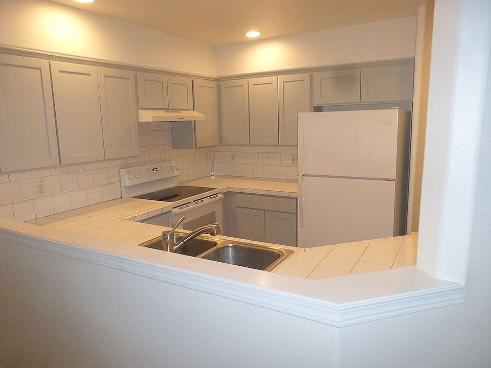 2nd image of 35457 Oakwood Dr