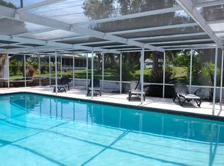 9797 Commodore Dr, Seminole, FL 33776