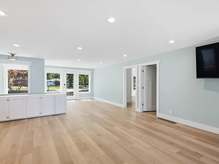 2200 S Long Lake Rd — Photo 10