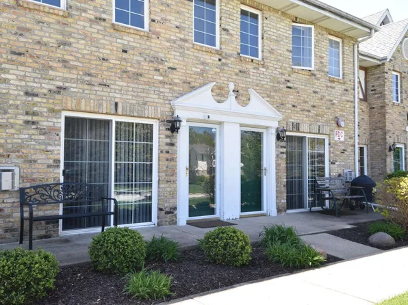 325 West Aspen DRIVE #3, Oak Creek, WI 53154