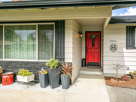 3rd image of 2015 NE Grant St
