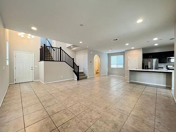 3rd image of 83 Greenpoint View St