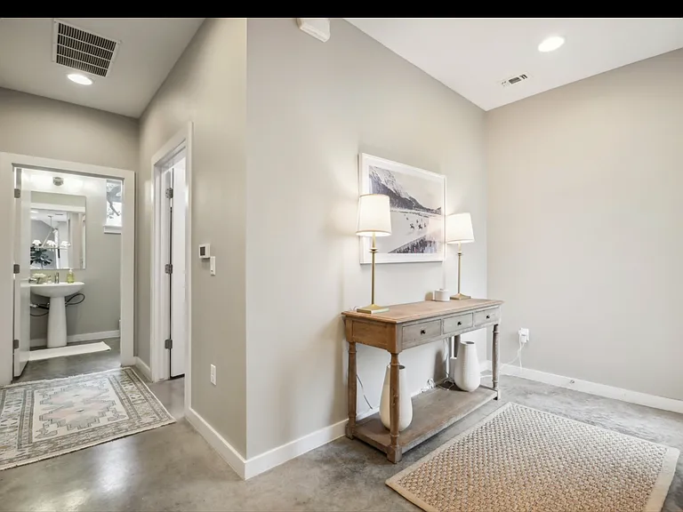 3001 Del Curto Rd — Photo 21