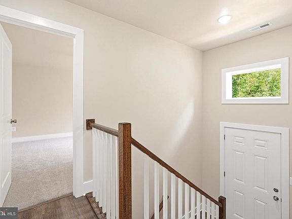3rd image of 131 Triumph Ln