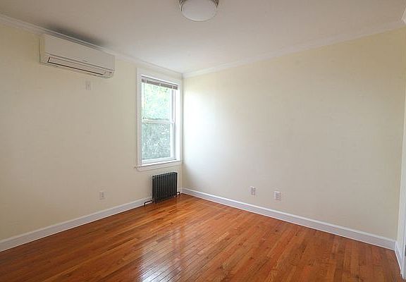 3rd image of 4412 Barnett Ave #2