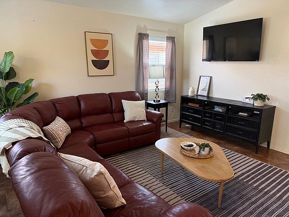 living room w/ smart TV