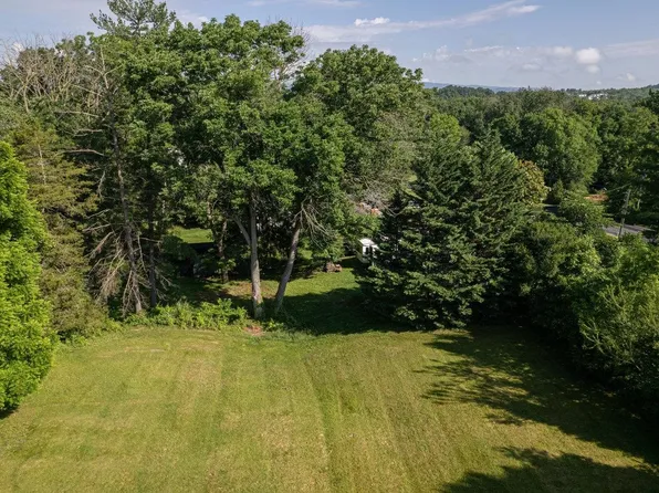 1009 S Dogwood Dr, Harrisonburg, VA 22801