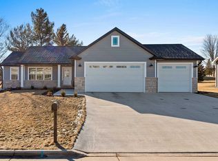 105 Brookwood Dr, Hortonville, WI 54944