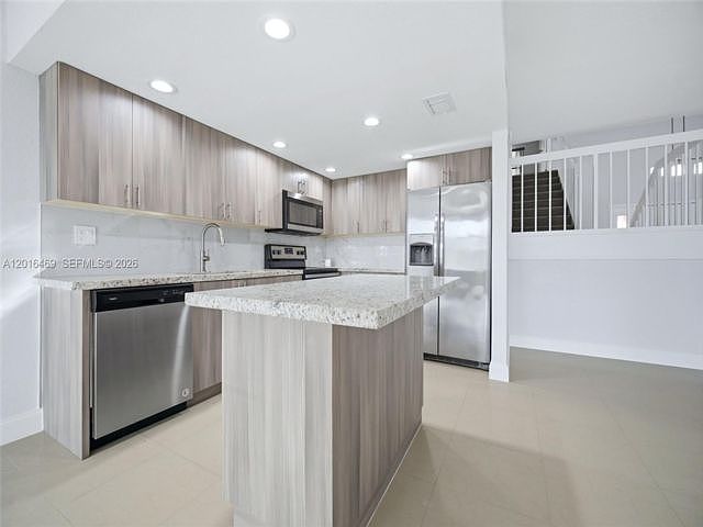 1st image of 10941 N Lakeview Dr