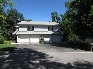 402 Country Club Dr, Lake Geneva, WI 53147