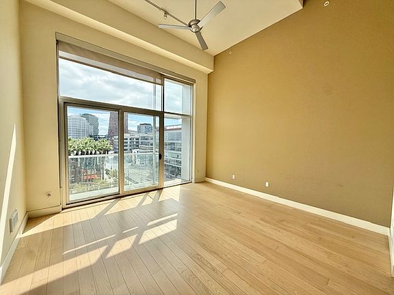 5th image of 188 King St Unit 509