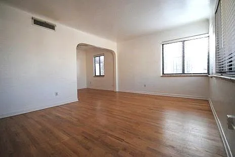 1204 Gold Ave SW — Photo 2