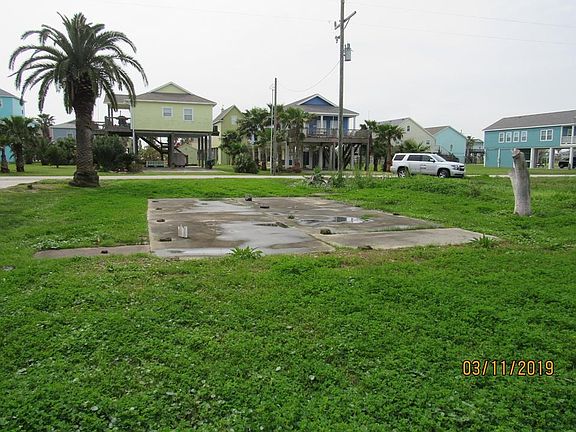 3rd image of 872 Holiday Dr