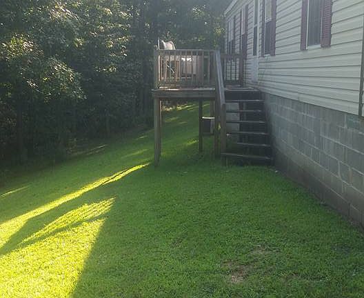 4th image of 400 Rock Cliff Ln