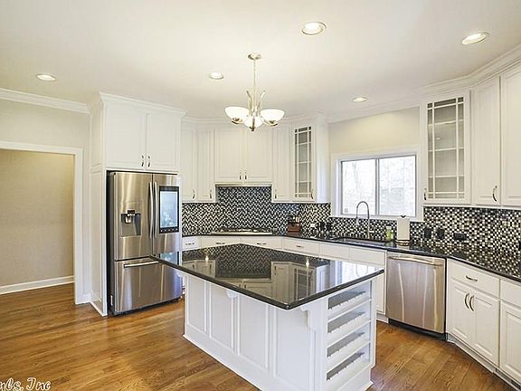 3rd image of 9 Bernay Dr