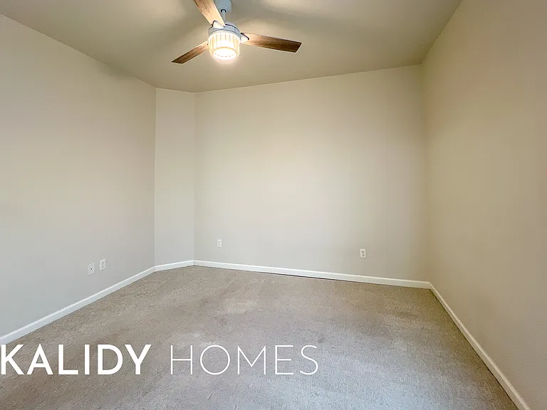 3925 NW 166th Ter — Photo 32