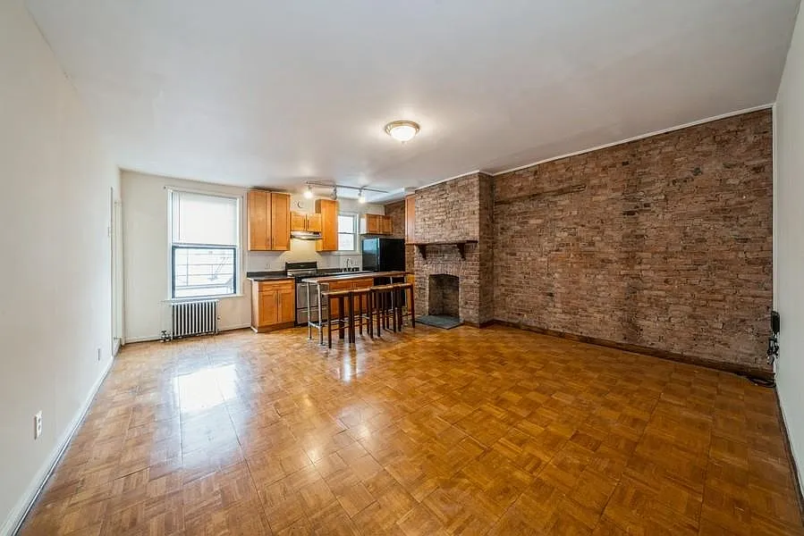 2 bed, 1.0 bath, $3,200 — Photo 1